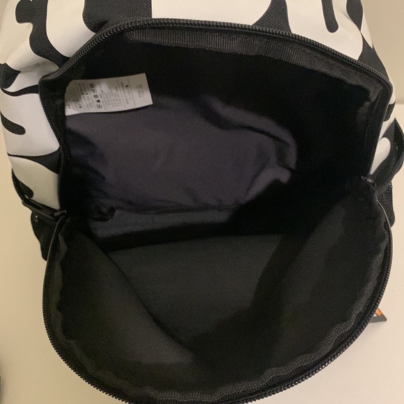 Nike logo black backpack! - Picture 5 of 6